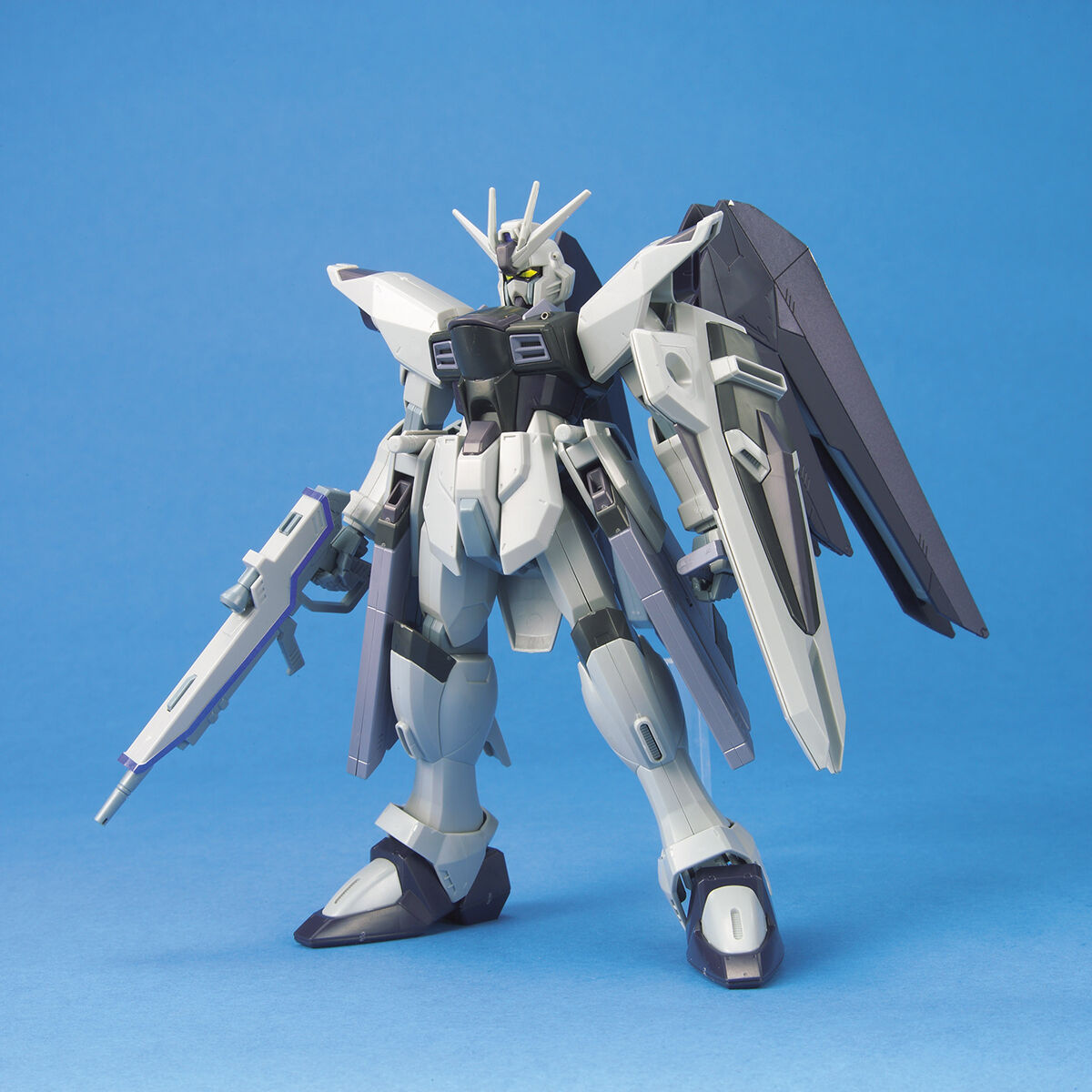 1/100 ZGMF-X10A Freedom Gundam (Deactive Mode)