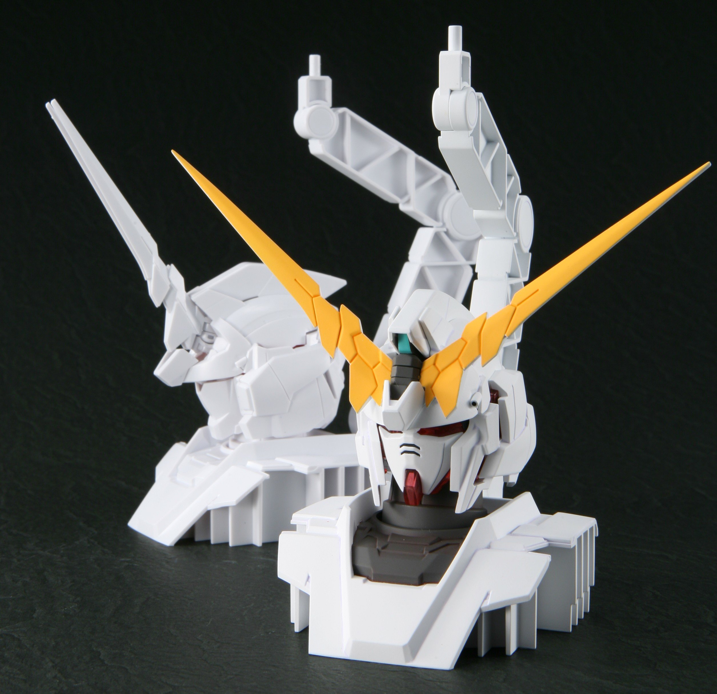 1/48 Unicorn Gundam Head Display Base